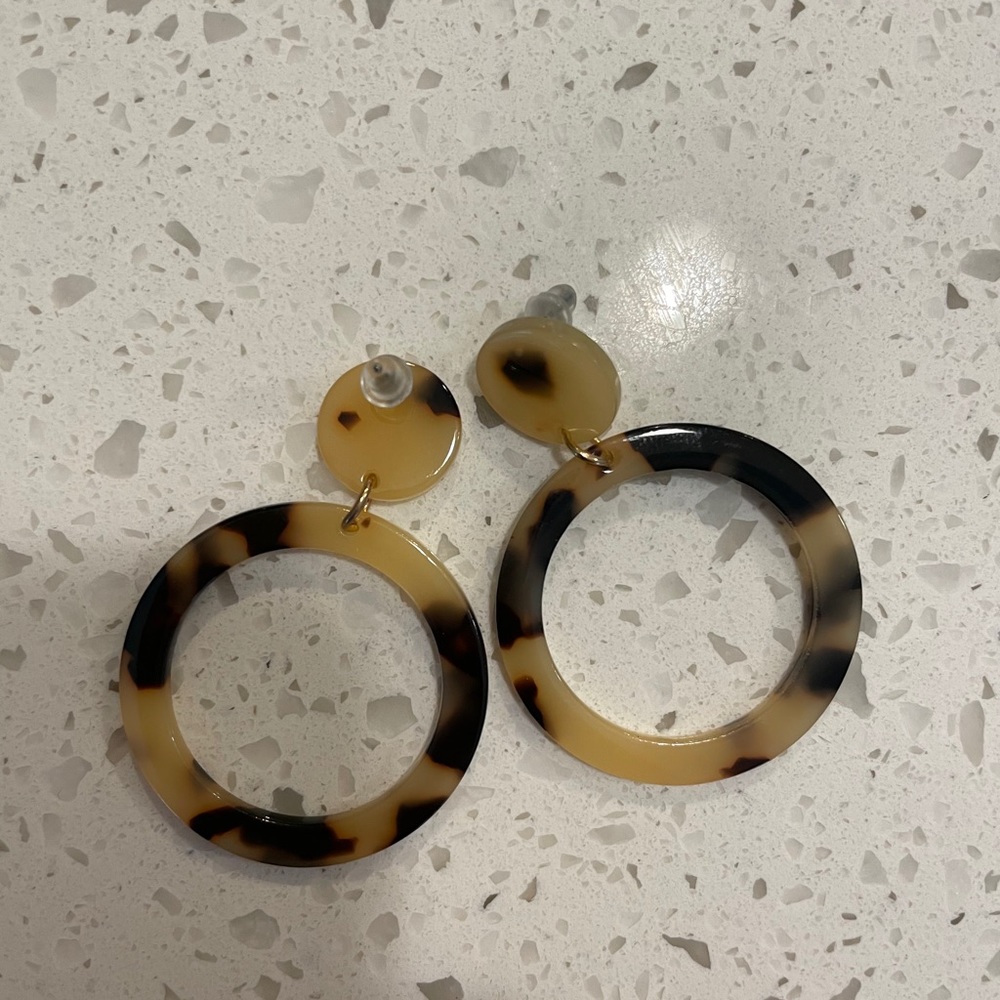 Tortoise shell circle drop earrings - Picture 2 of 3